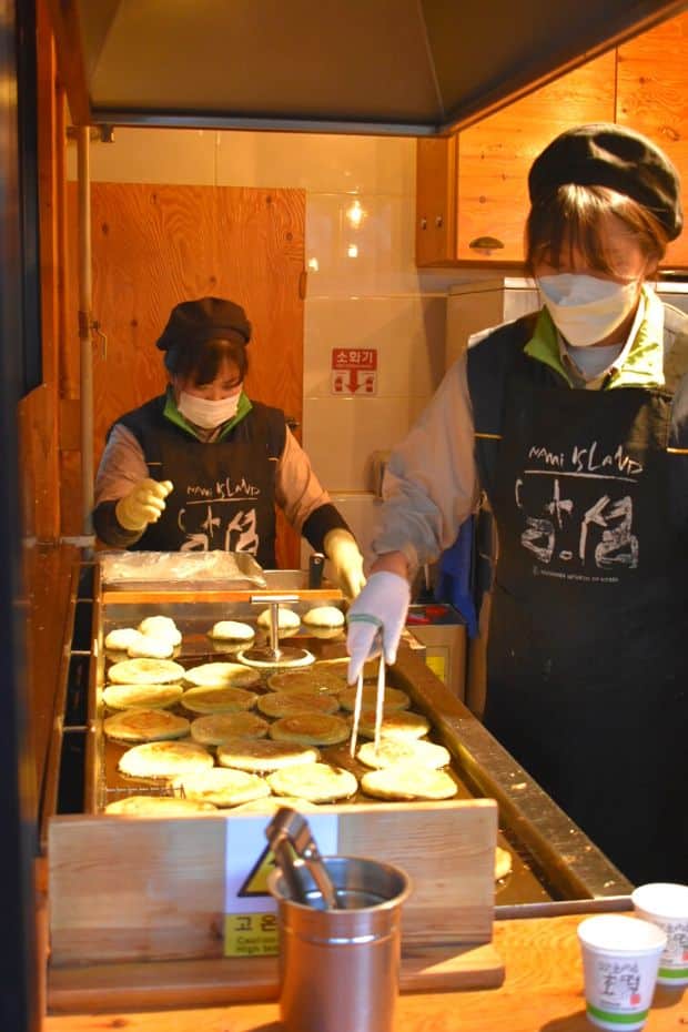 People making Korean hotteok on Nami Island