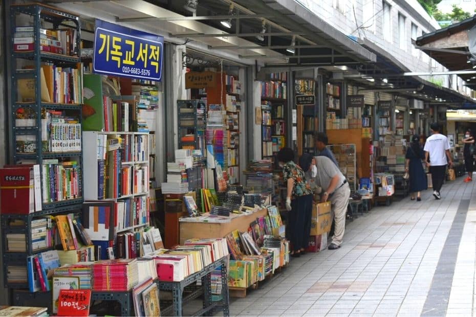 Bosu-dong book alley in Busan