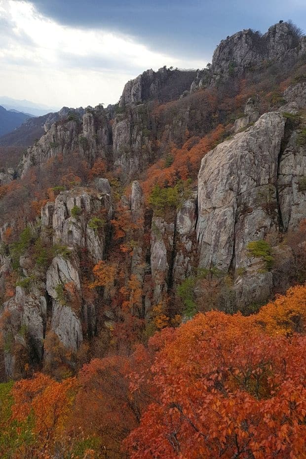 Rocky peaks and autumn leaves at Daedunsan Provincial Park
