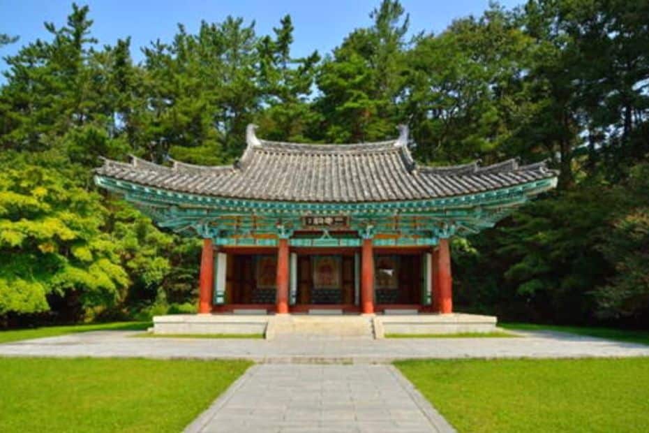 Samchungsa Shrine in Busosanseong Fortress, Buyeo