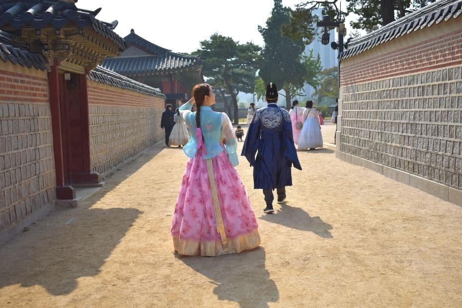 Couple dating in Korea wearing hanbok in Seoul